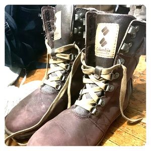 Columbia waterproof lace up boots